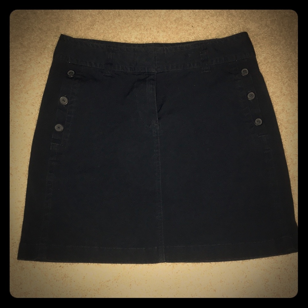 Vineyard Vines navy mini skirt with button pockets